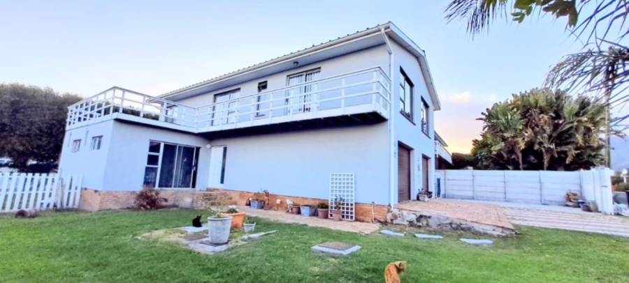 4 Bedroom Property for Sale in Sandbaai Western Cape